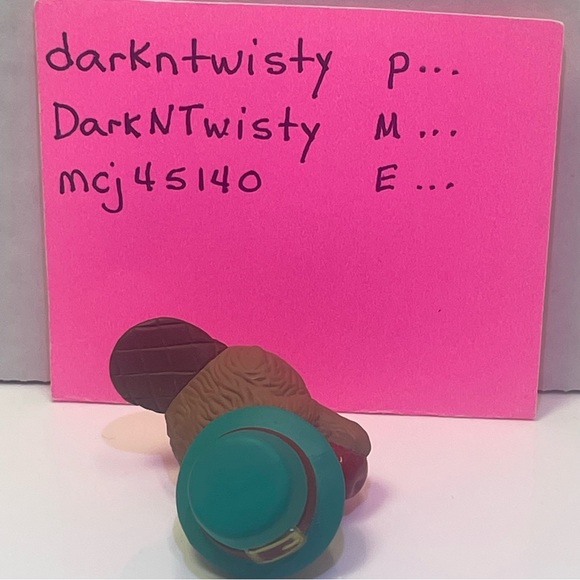 BNWT Vintage Hallmark Merry Miniature Pilgram Beaver Biting An Apple - Picture 7 of 12